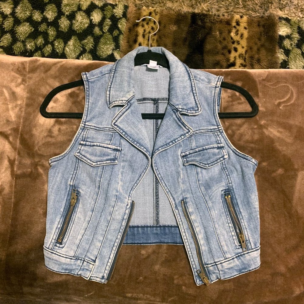 SHORT DENIM VEST